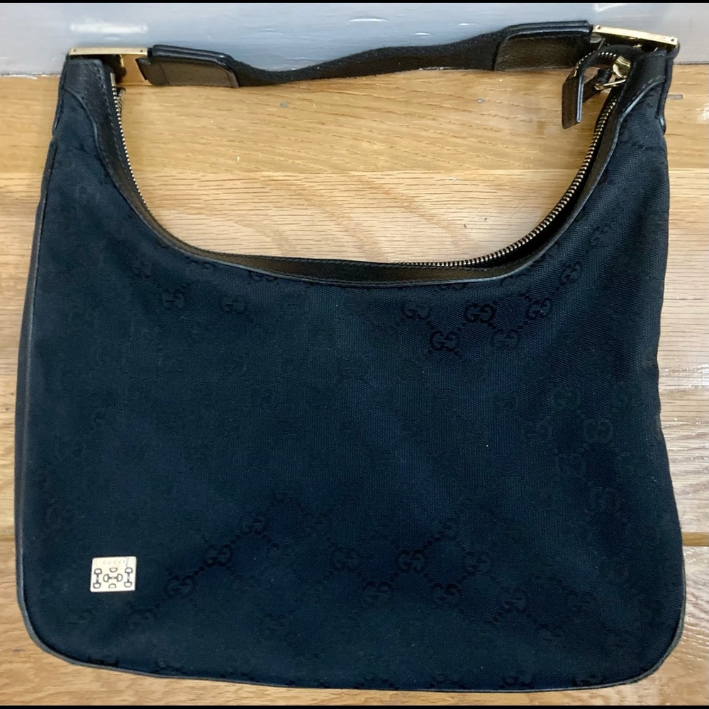 Gucci Handbag-Black. Beautiful,Great condition.No scratches or imperfections.